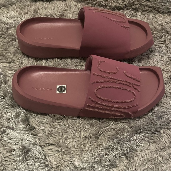 Jordan Slides - Picture 4 of 4